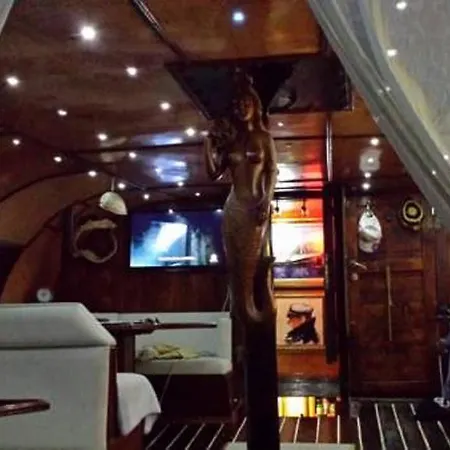 ספינת מלון Boat Ms Cutty Jean סליאמה