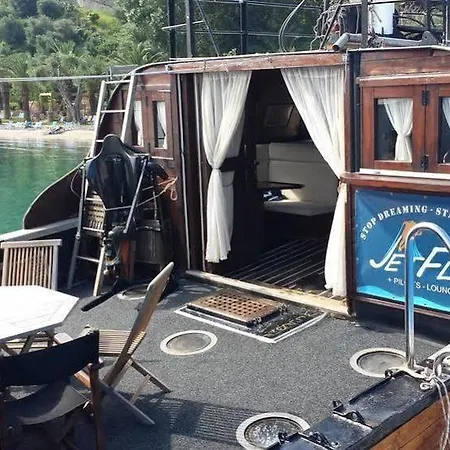 Boat Ms Cutty Jean