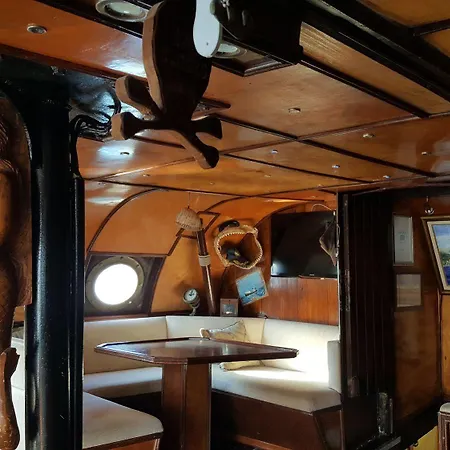 Boat Ms Cutty Jean 3*