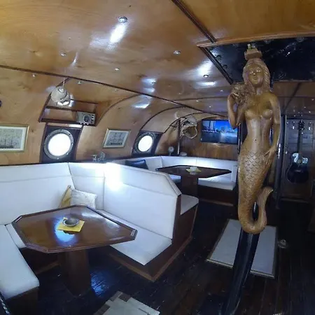 Boat Ms Cutty Jean Hotel en barco 3*